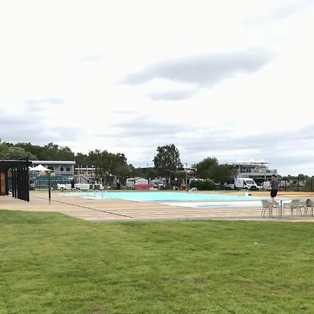 Muscovy Lodge With Hot Tub At Tattershall Lakes Country Park 外观 照片