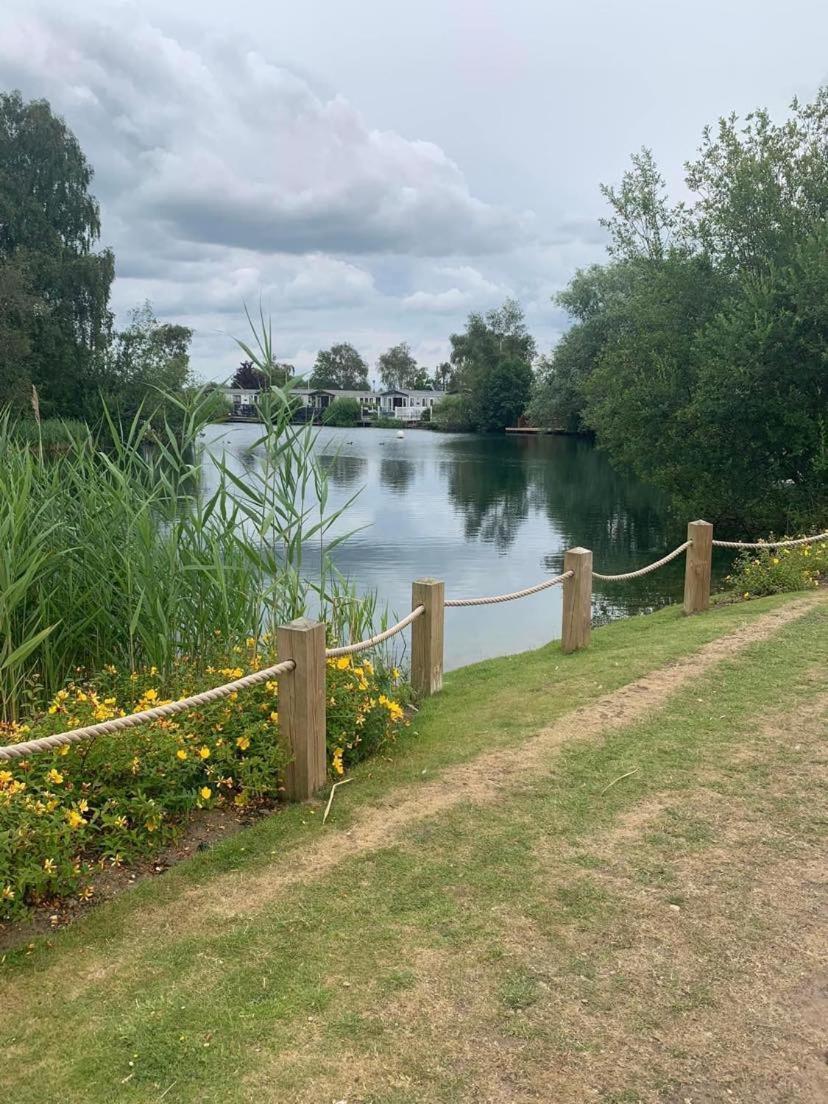 Muscovy Lodge With Hot Tub At Tattershall Lakes Country Park 外观 照片