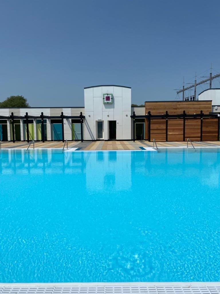 Muscovy Lodge With Hot Tub At Tattershall Lakes Country Park 外观 照片