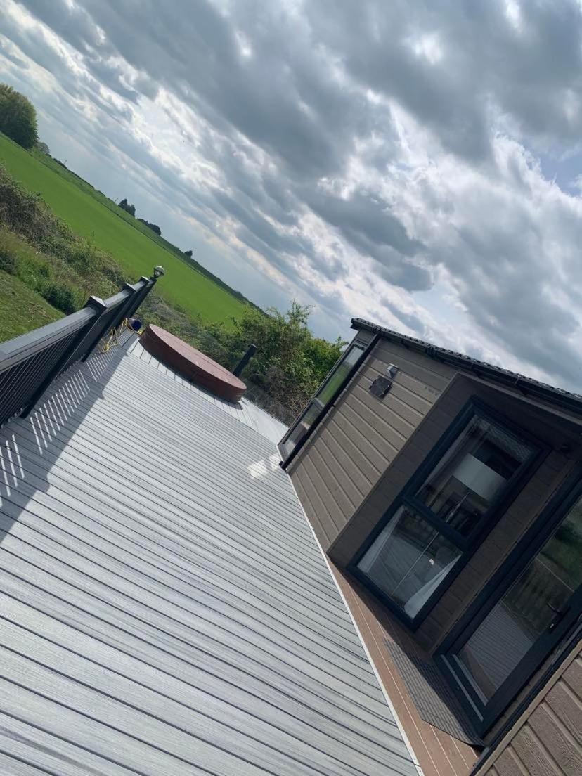 Muscovy Lodge With Hot Tub At Tattershall Lakes Country Park 外观 照片