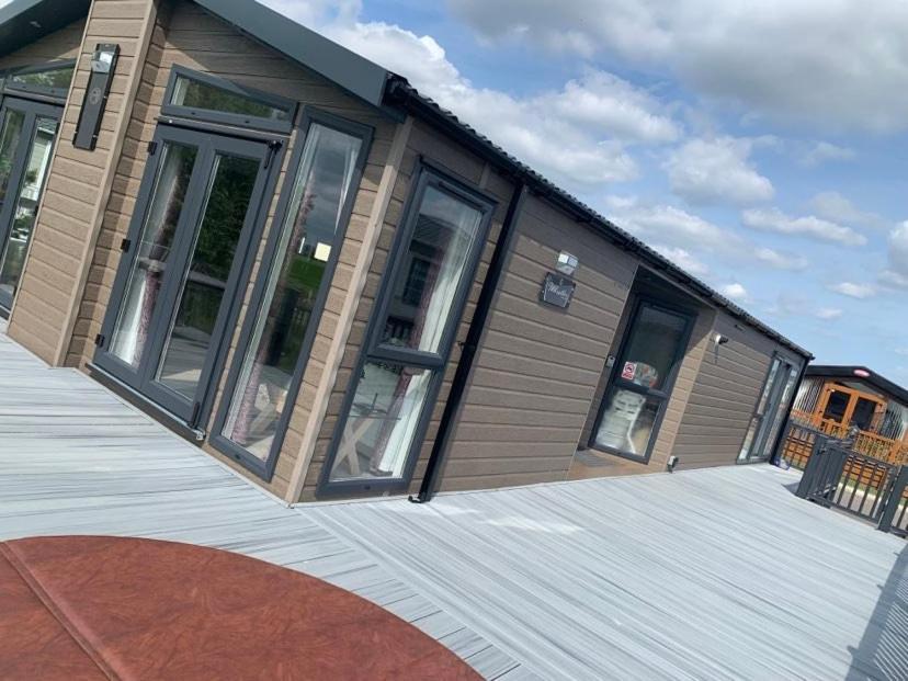 Muscovy Lodge With Hot Tub At Tattershall Lakes Country Park 外观 照片