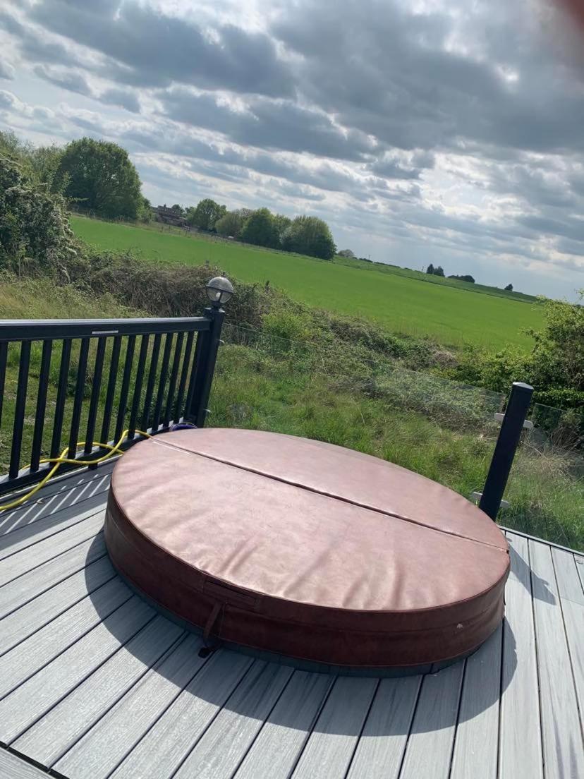 Muscovy Lodge With Hot Tub At Tattershall Lakes Country Park 外观 照片